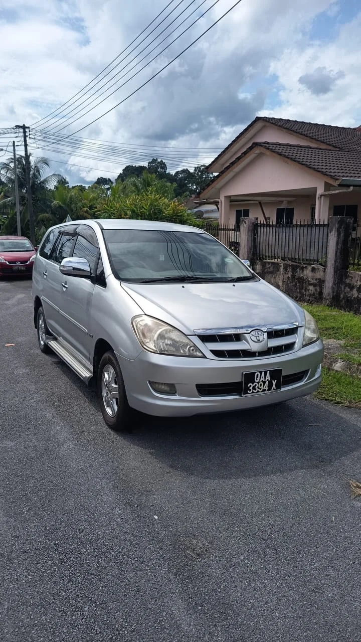 Toyota Innova thumbnail 2